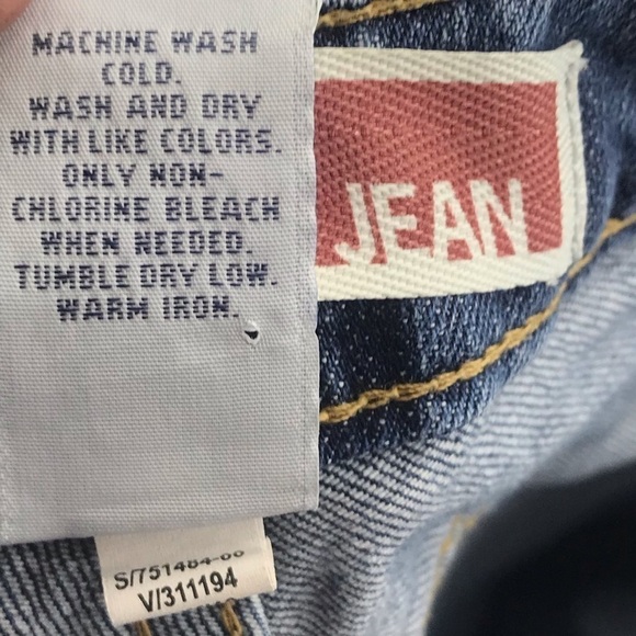 GAP Distressed Boyfriend Jeans - Picture 6 of 7